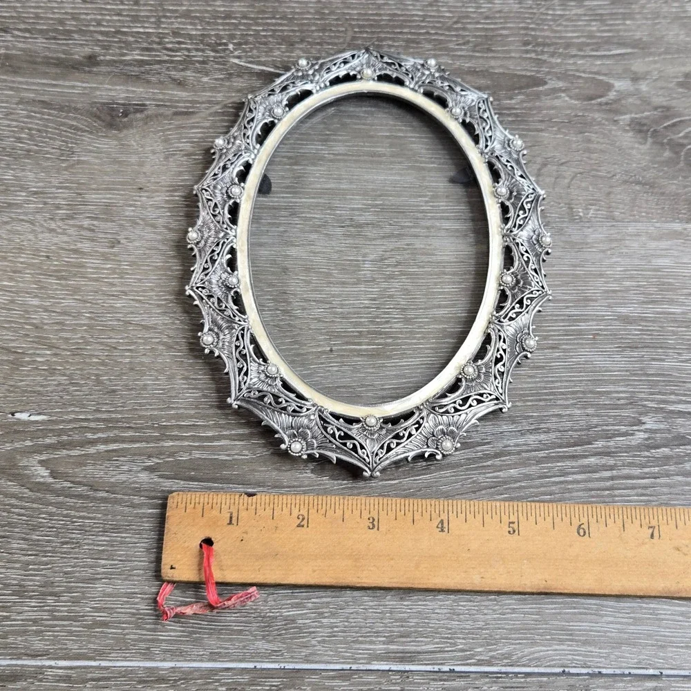 N/A frame cast